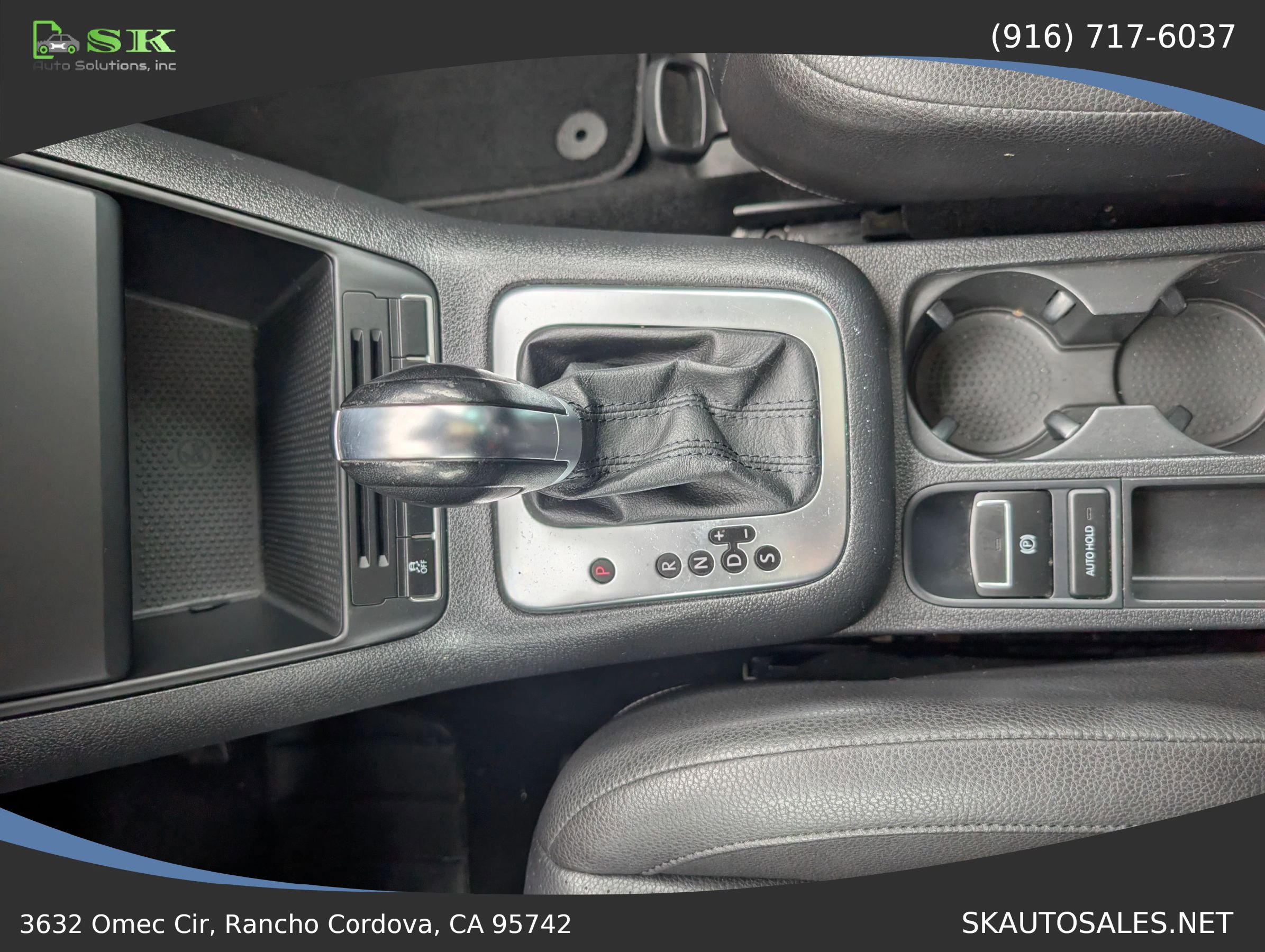 Used 2011 Volkswagen Tiguan S image 24