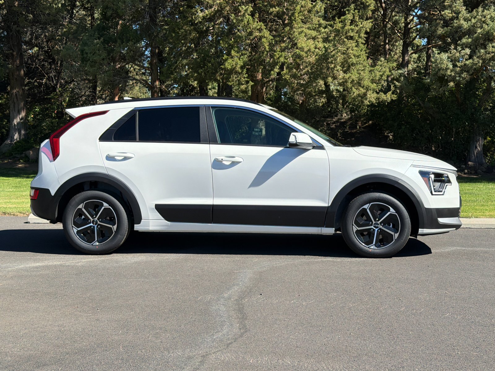 New 2026 Kia Niro EX FWD image 3