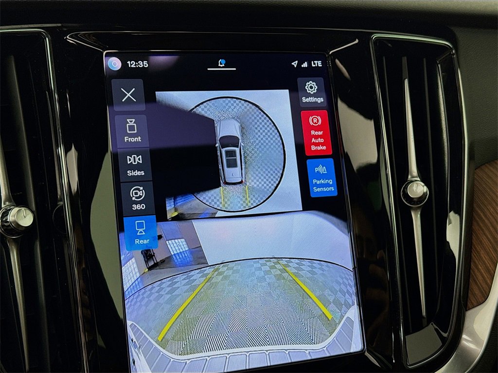 Used 2024 Volvo V60 B5 Cross Country Plus w/ Protection Package Premier image 15