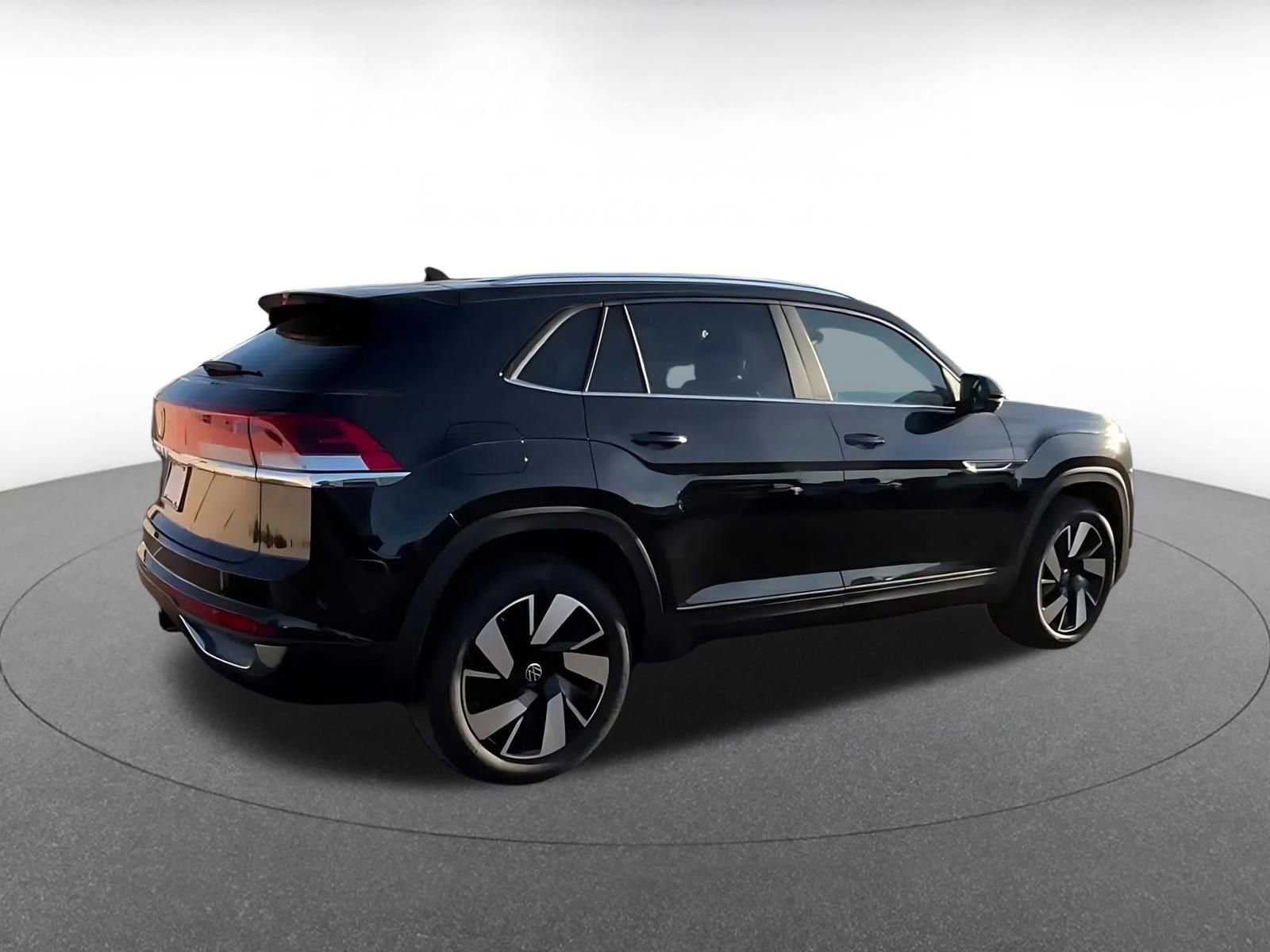 Used 2025 Volkswagen Atlas Cross Sport SE FWD image 15