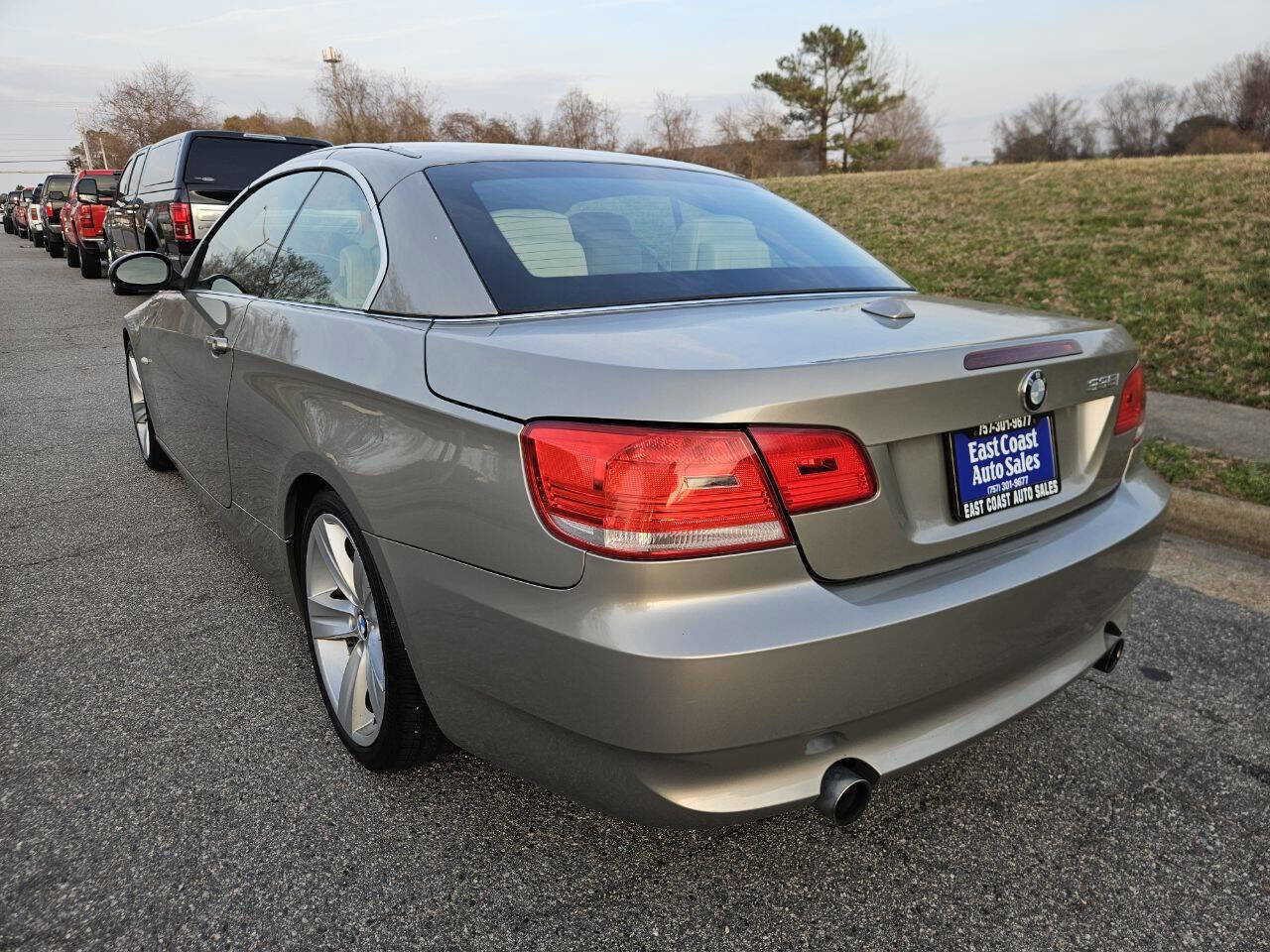 Used 2009 BMW 335i Convertible image 4