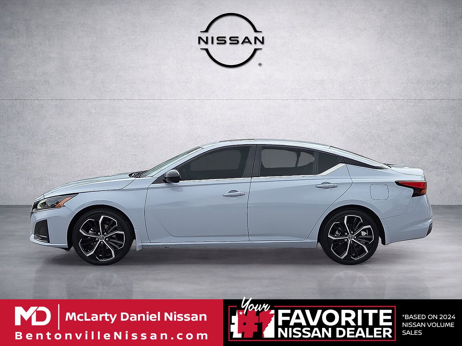 Used 2023 Nissan Altima 2.5 SR w/ SR Premium Package FWD image 3