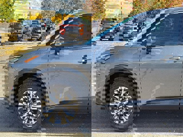 Used 2021 Nissan Rogue SV image 8