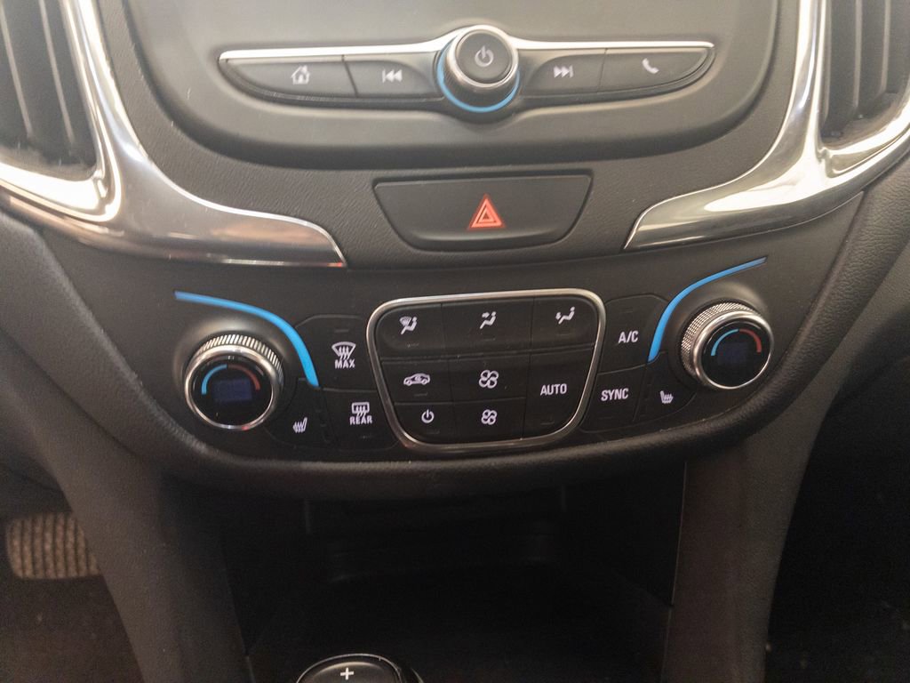 Used 2020 Chevrolet Equinox LT w/ Driver Convenience Package image 19