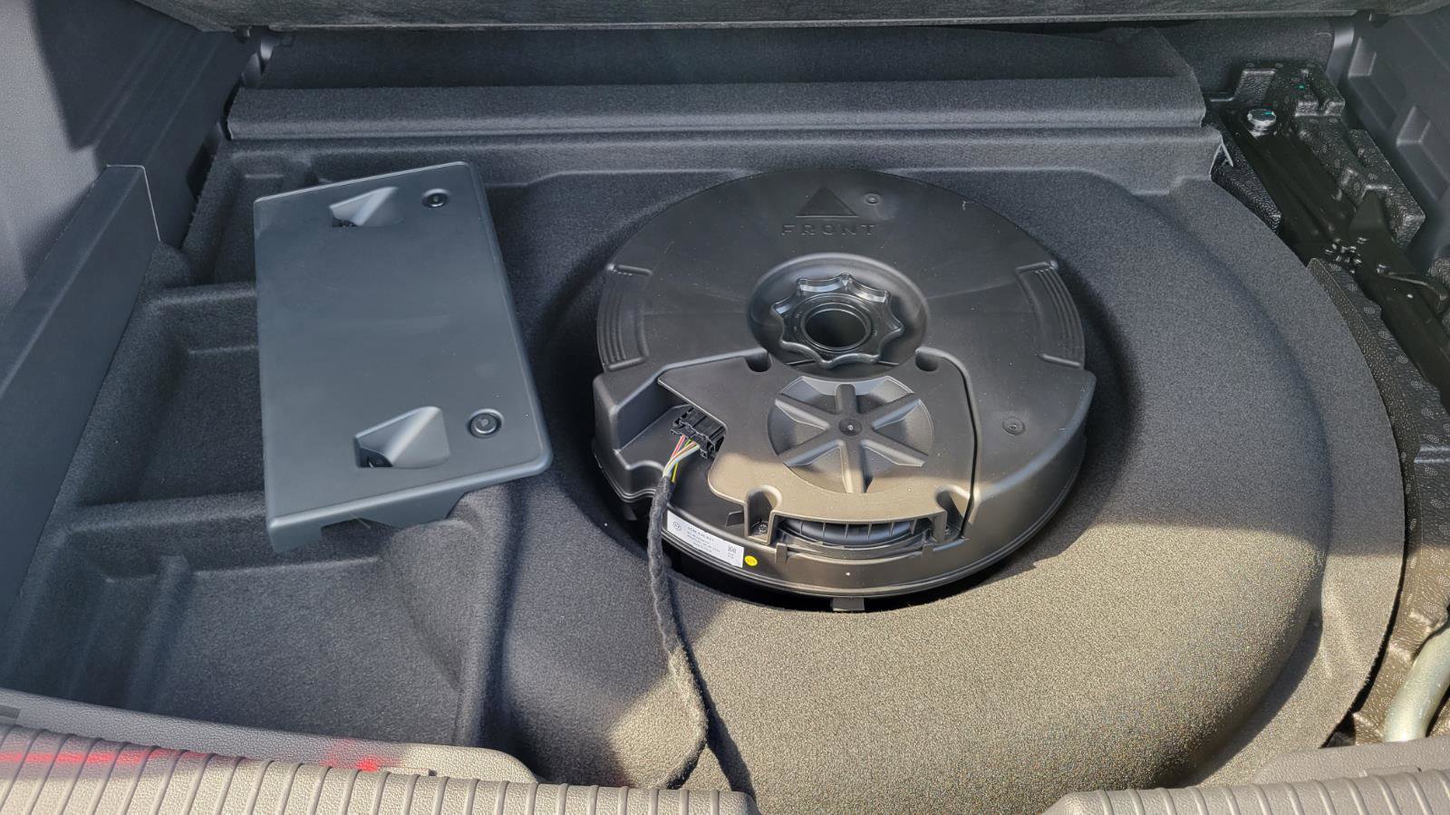 Certified 2025 Volkswagen Atlas Cross Sport SEL Premium R-Line image 51