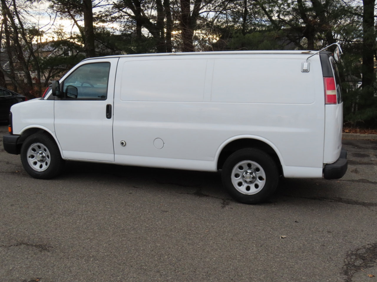Used 2013 Chevrolet Express 1500 image 3
