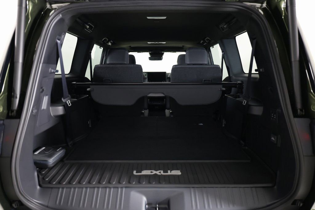 Used 2026 Lexus GX 550 w/ Accessory Package (2T) AWD/4WD image 14