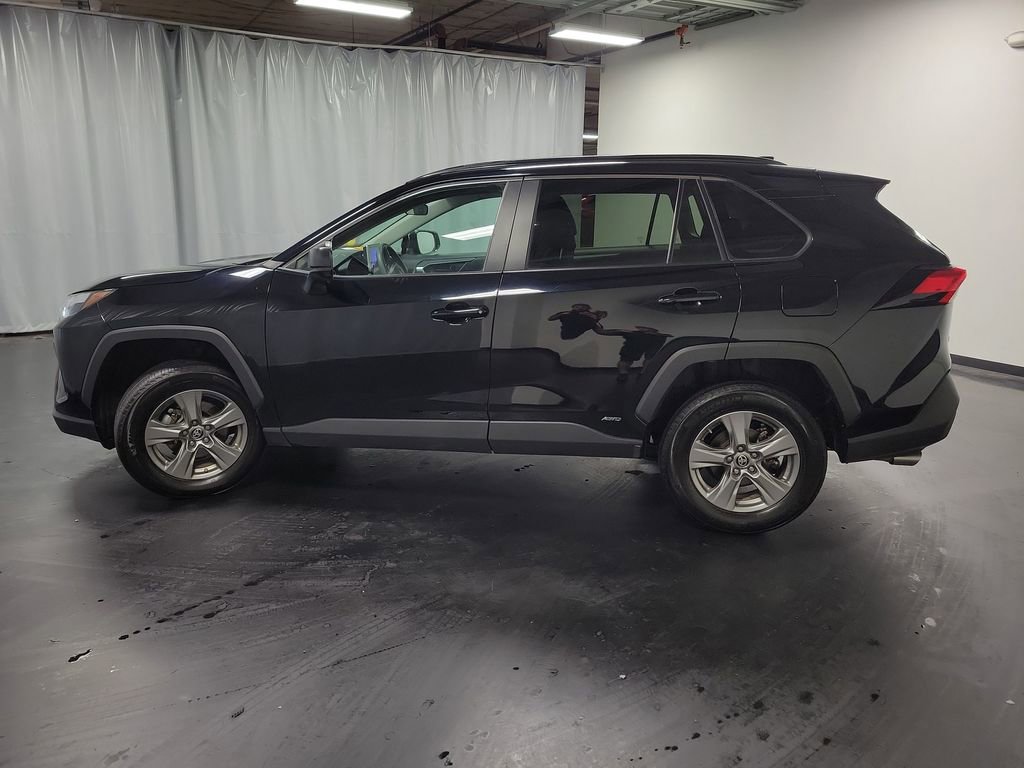 Used 2024 Toyota RAV4 LE AWD/4WD image 5