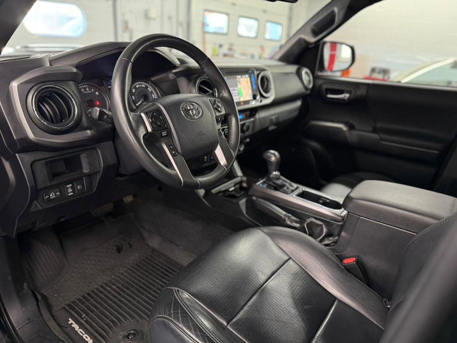 Used 2018 Toyota Tacoma TRD Sport image 24