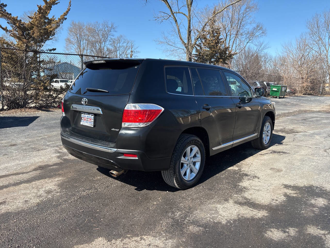 Used 2012 Toyota Highlander SE w/ Tow Pkg image 5
