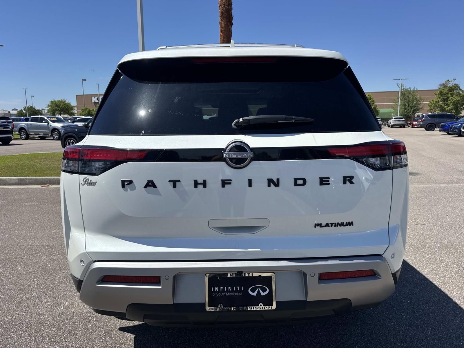Used 2023 Nissan Pathfinder Platinum w/ Black Appearance Package FWD image 7