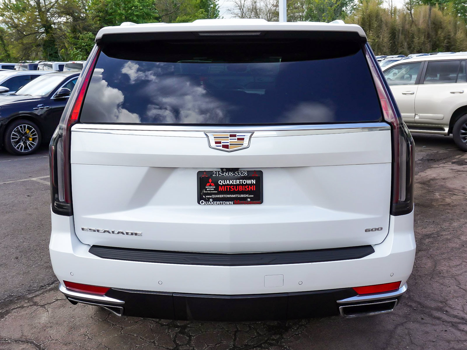 Used 2023 Cadillac Escalade Premium Luxury AWD/4WD image 5