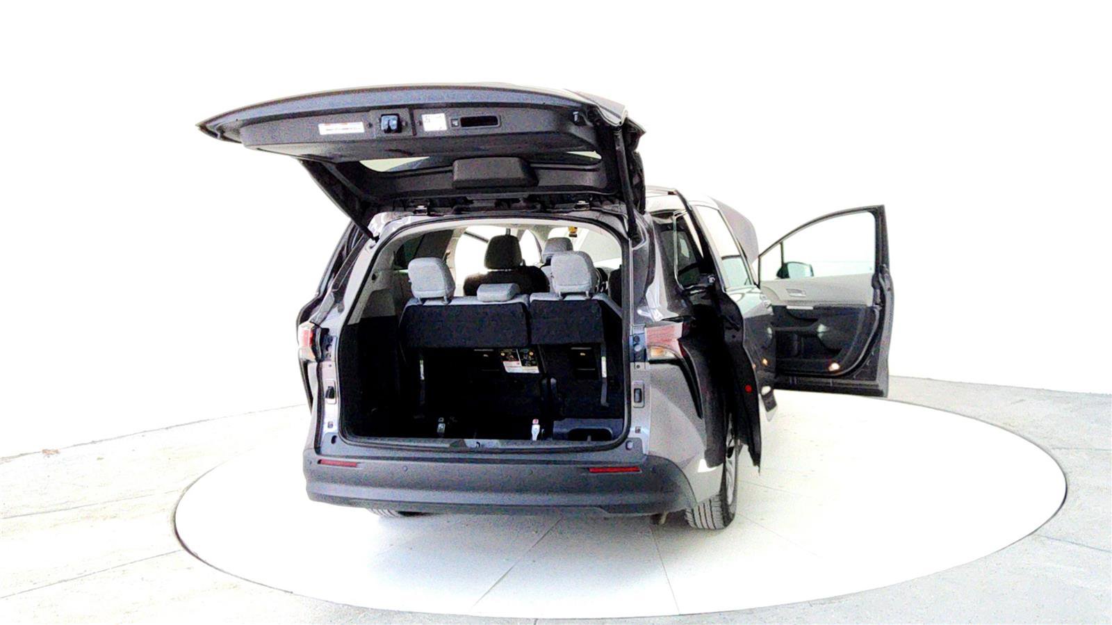 Certified 2024 Toyota Sienna XLE image 11