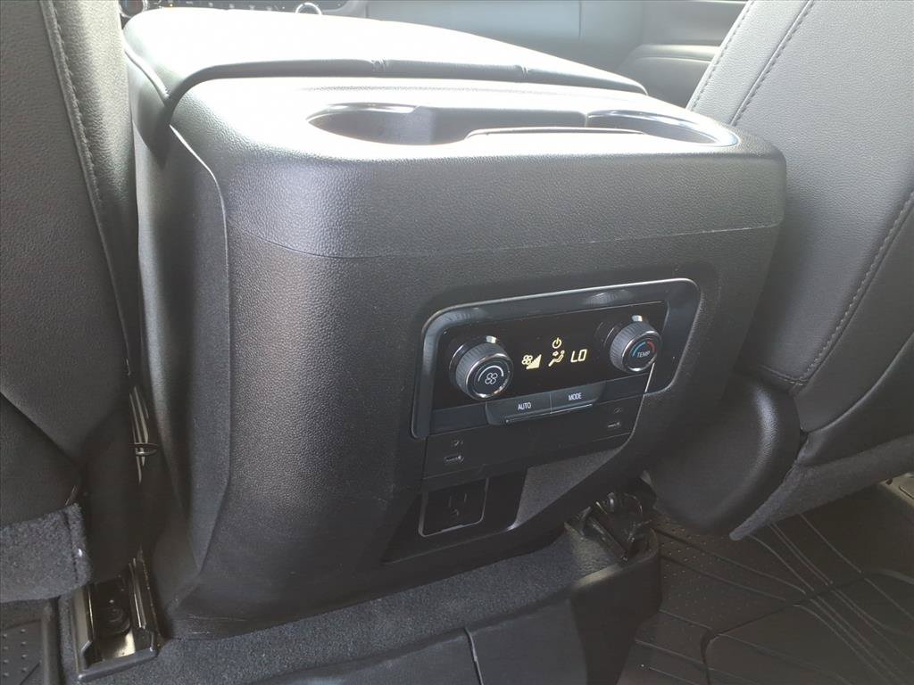 Used 2025 Chevrolet Suburban LT AWD/4WD image 17