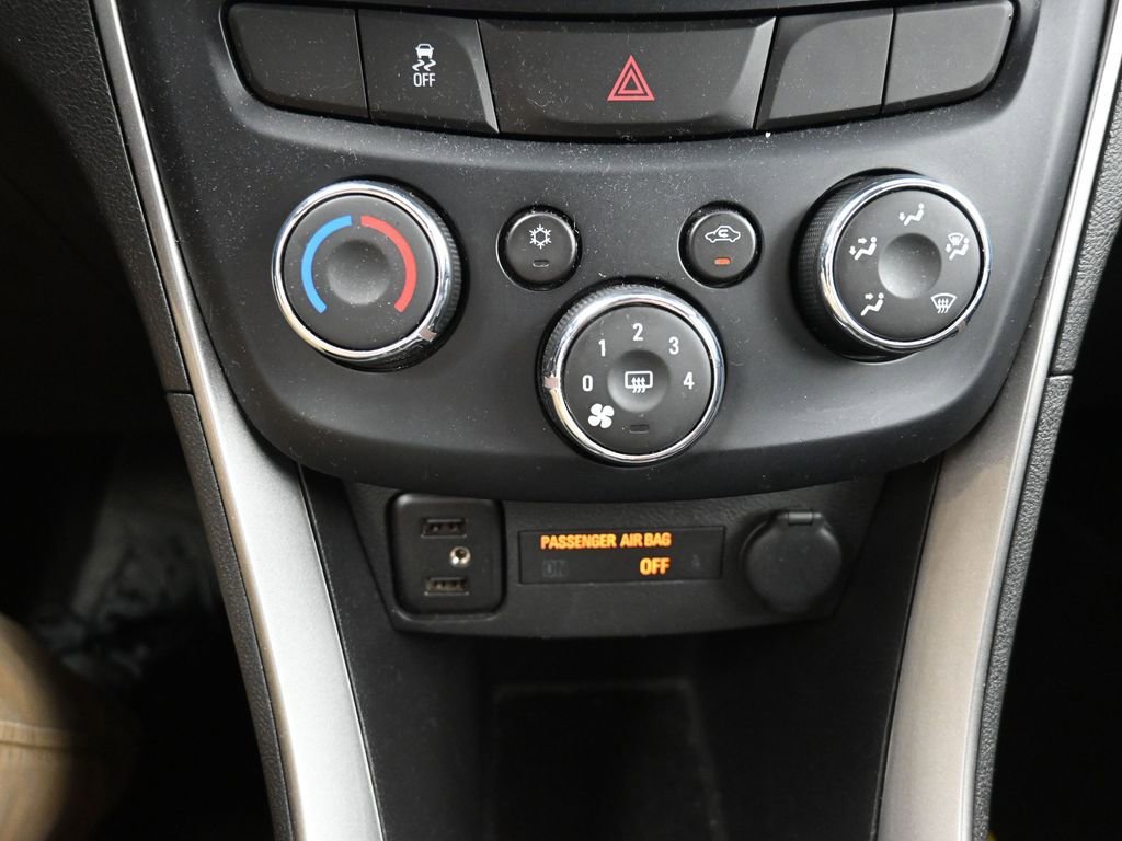 Used 2020 Chevrolet Trax LT w/ Sun & Sound Package image 14