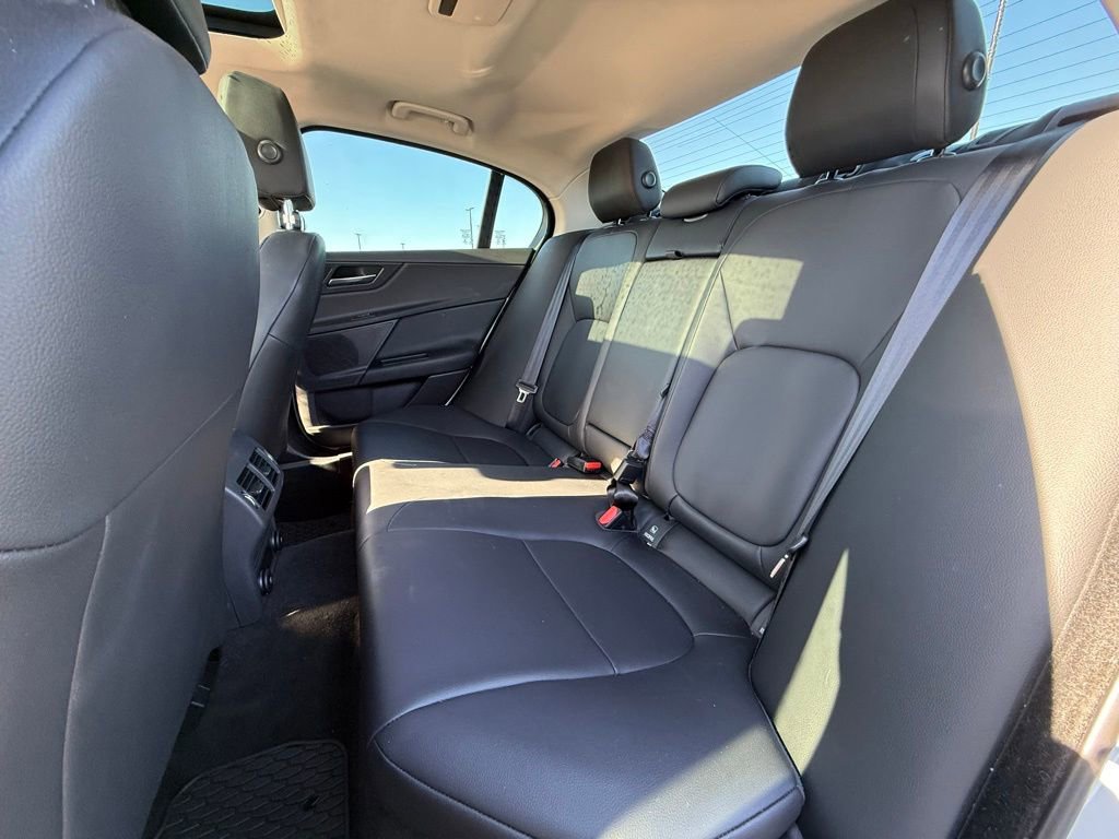Used 2019 Jaguar XE Premium RWD image 23