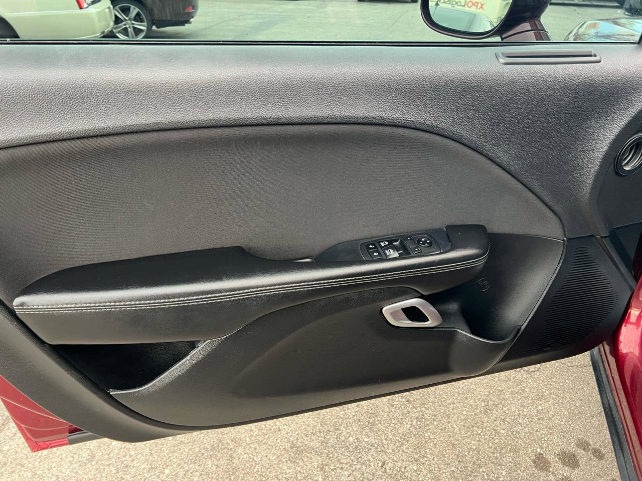 Used 2019 Dodge Challenger SXT image 10