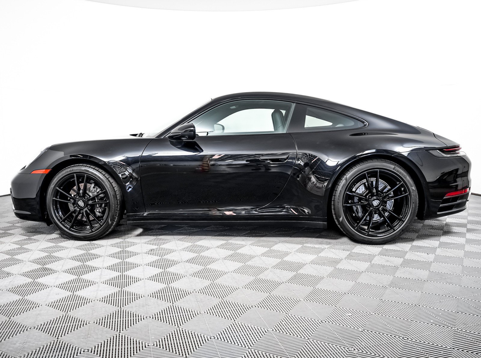 Certified 2022 Porsche 911 Carrera w/ Premium Package RWD image 2