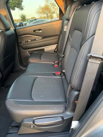 Certified 2026 Nissan Pathfinder SL AWD/4WD image 12