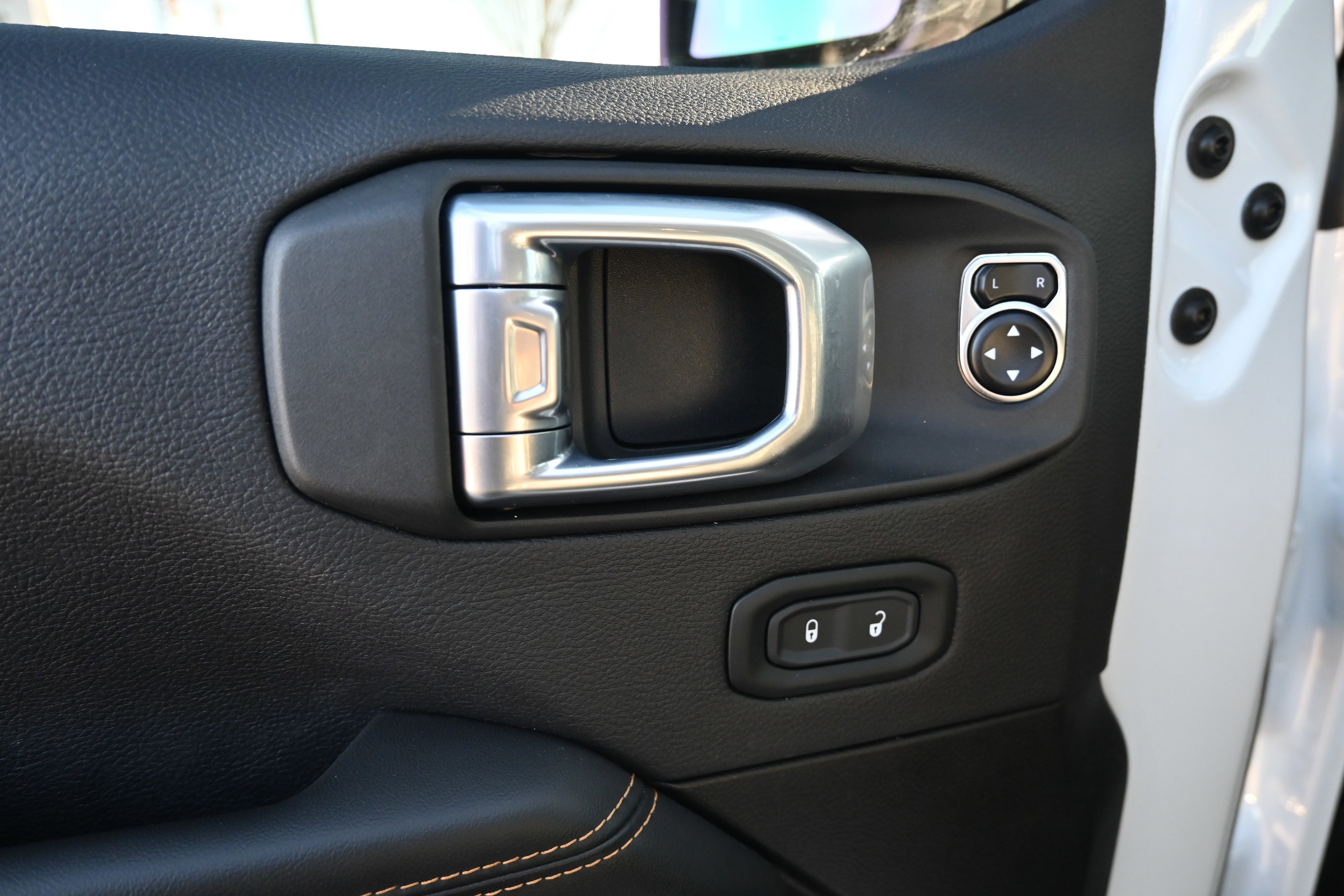 Used 2024 Jeep Wrangler Sahara w/ Technology Group image 17