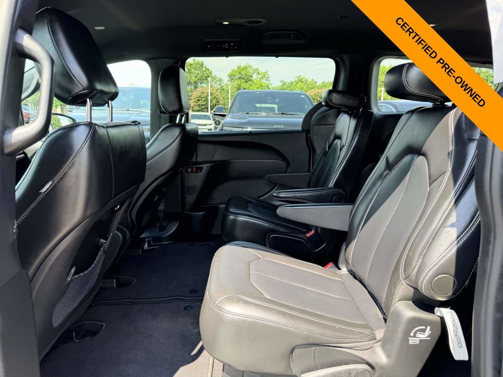Certified 2025 Chrysler Pacifica Select FWD image 12