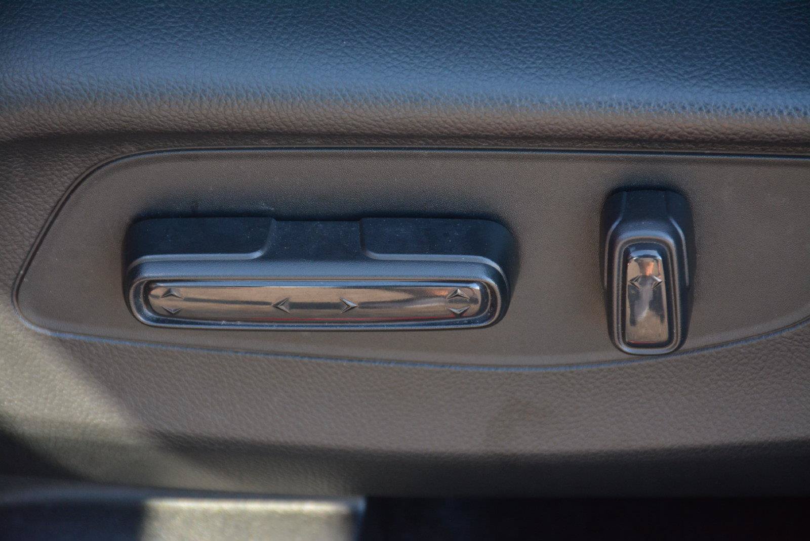 Used 2025 Honda HR-V EX-L image 8