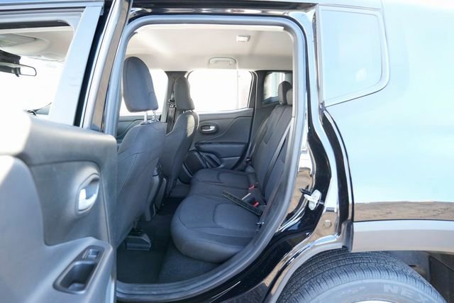 Used 2023 Jeep Renegade Latitude image 18