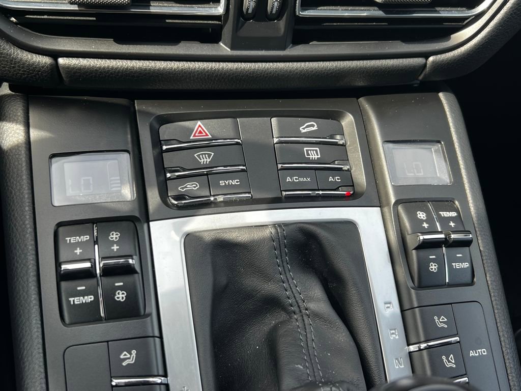 Used 2020 Porsche Macan image 32