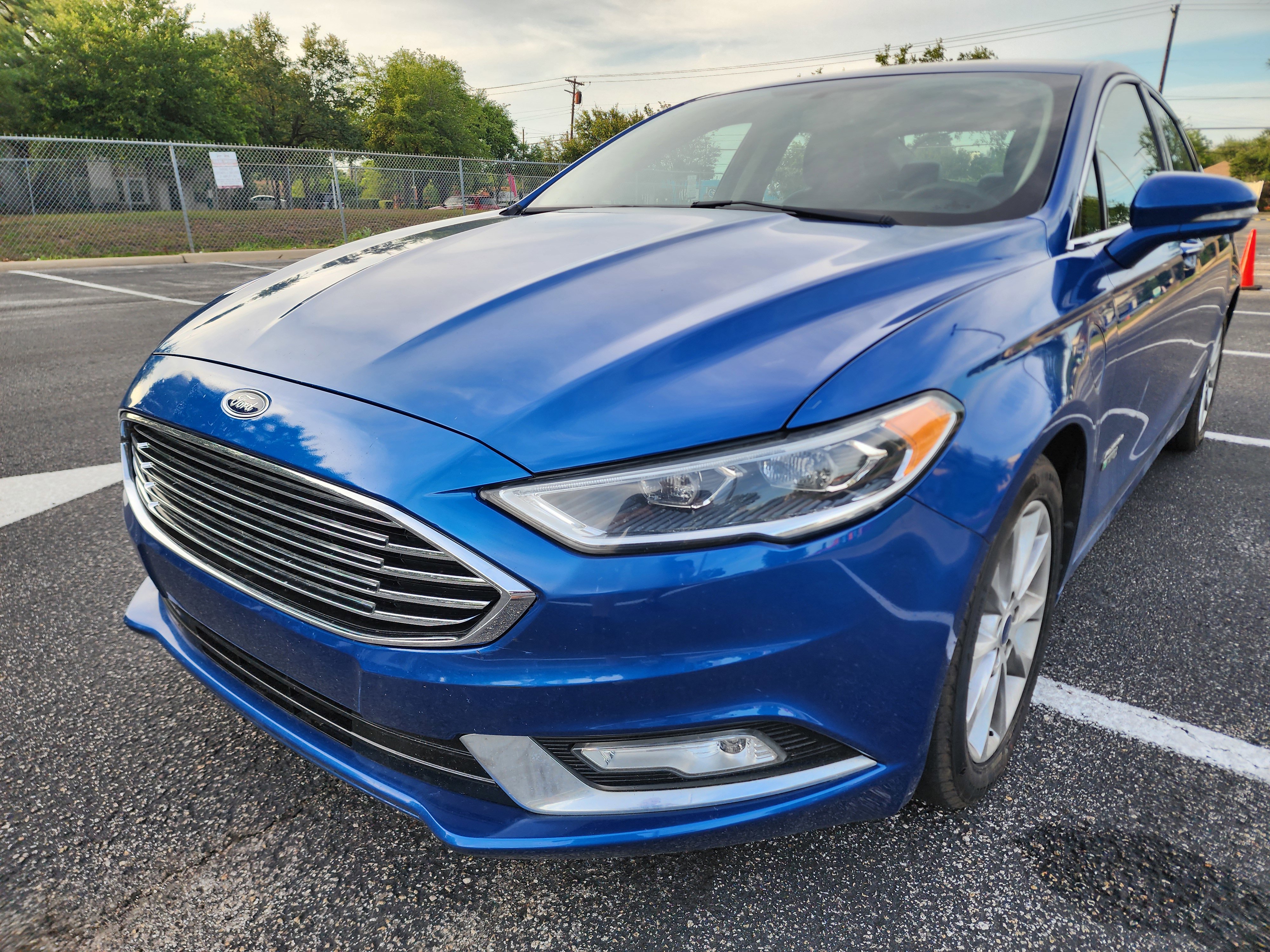 Used 2017 Ford Fusion Energi Titanium FWD image 3