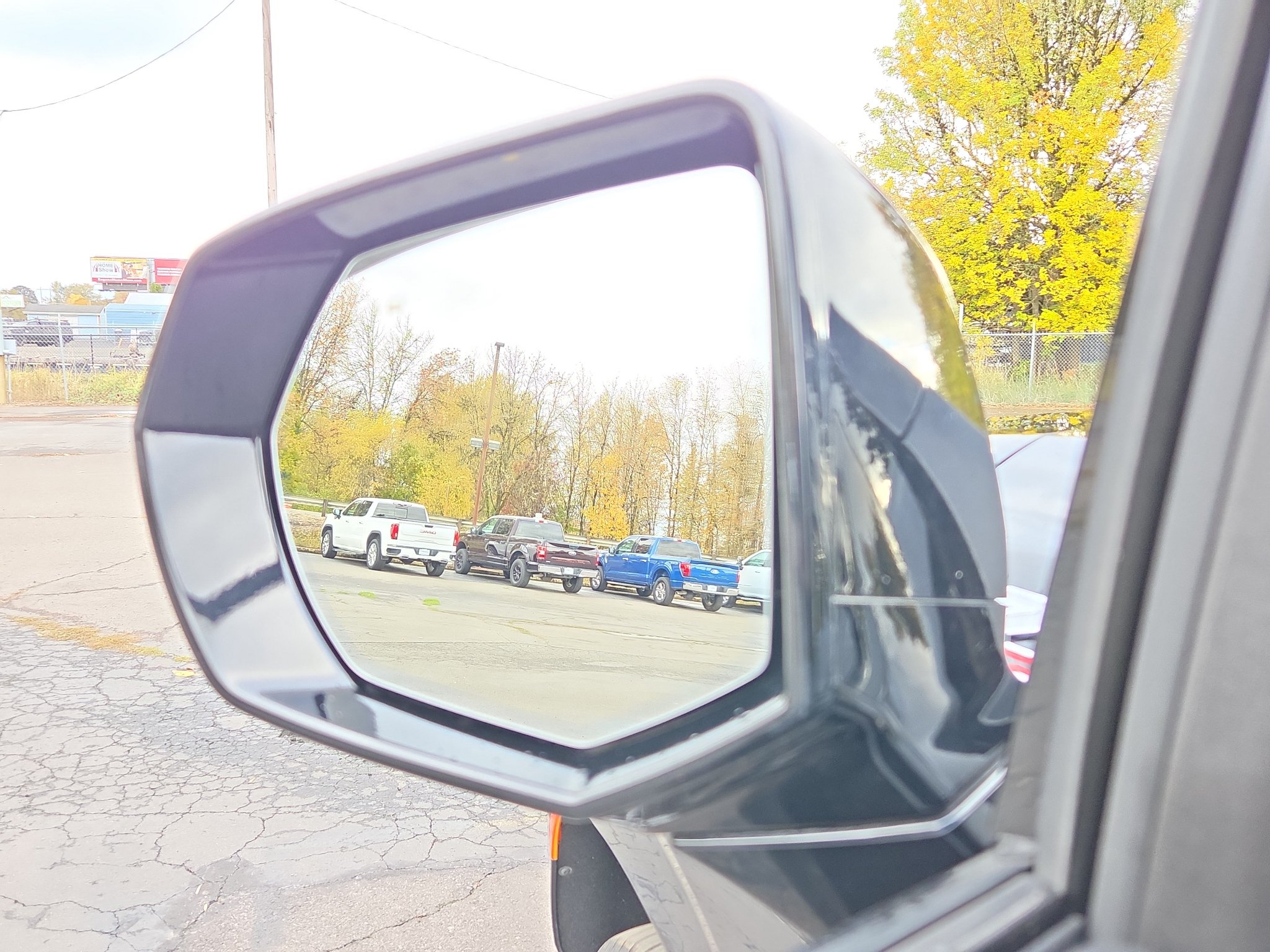 Used 2022 Chevrolet Tahoe Z71 w/ Luxury Package AWD/4WD image 6