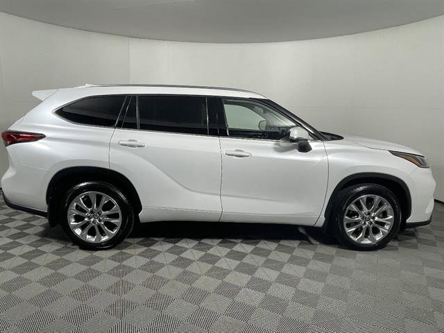 Used 2023 Toyota Highlander Limited image 7