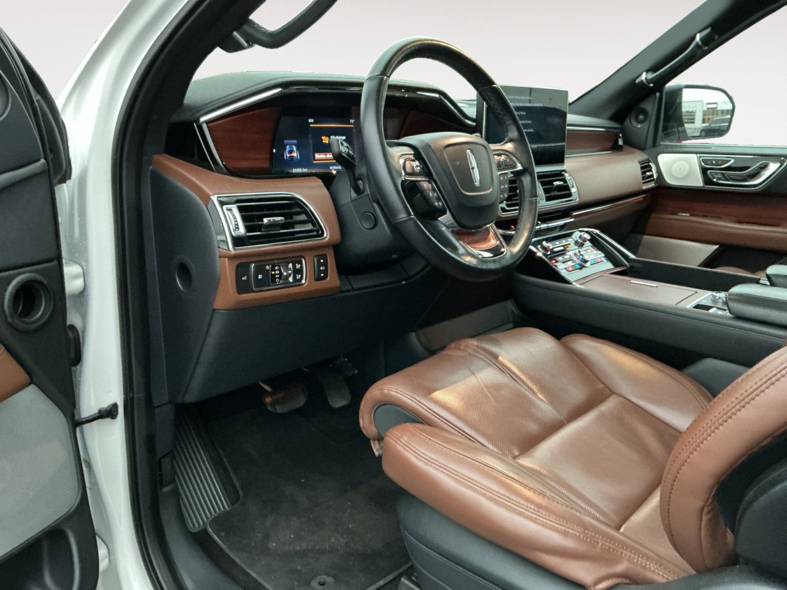 Used 2022 Lincoln Navigator Reserve AWD/4WD image 10