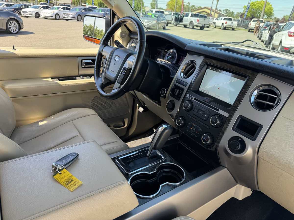 Used 2016 Ford Expedition Limited w/ Equipment Group 301A AWD/4WD image 15