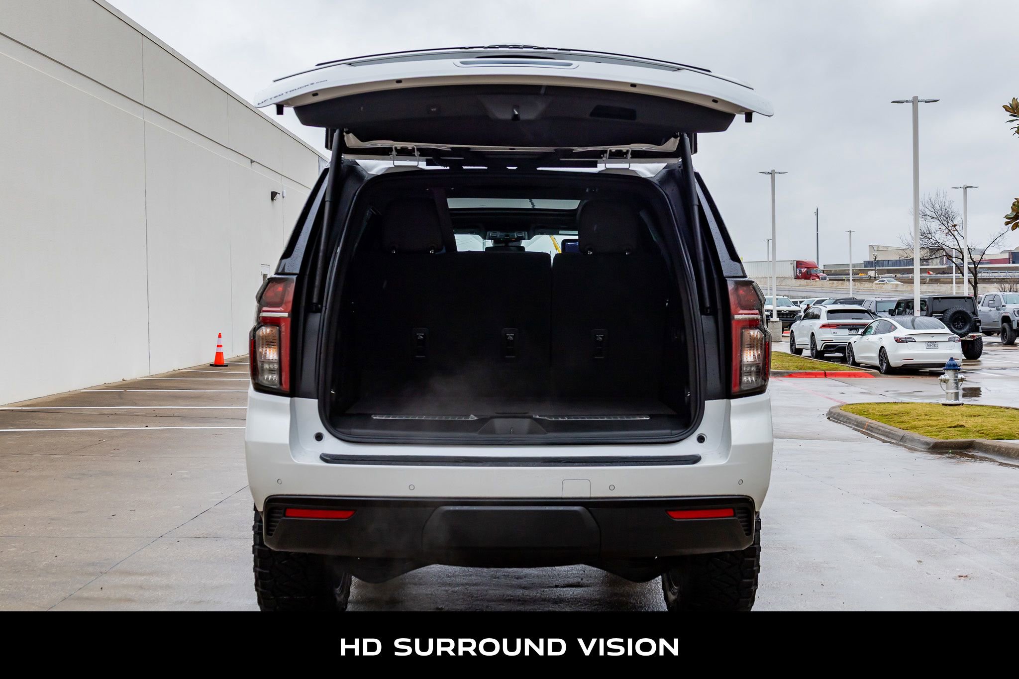 Used 2024 Chevrolet Tahoe Z71 w/ Luxury Package image 9