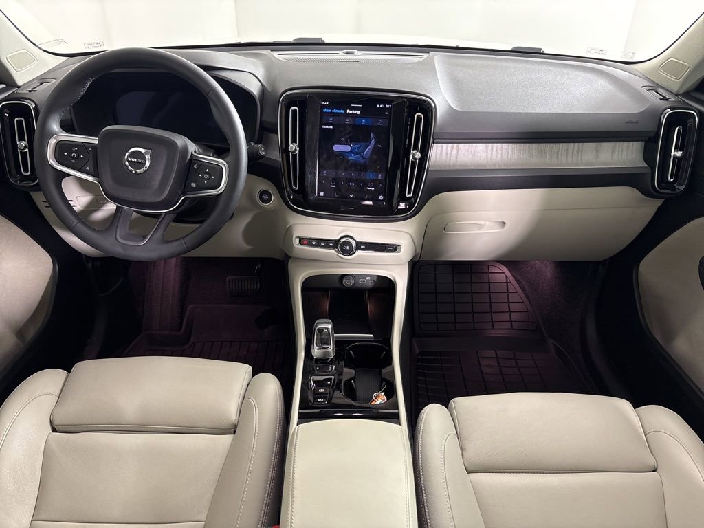 Used 2024 Volvo XC40 B5 Ultimate w/ Protection Package image 13