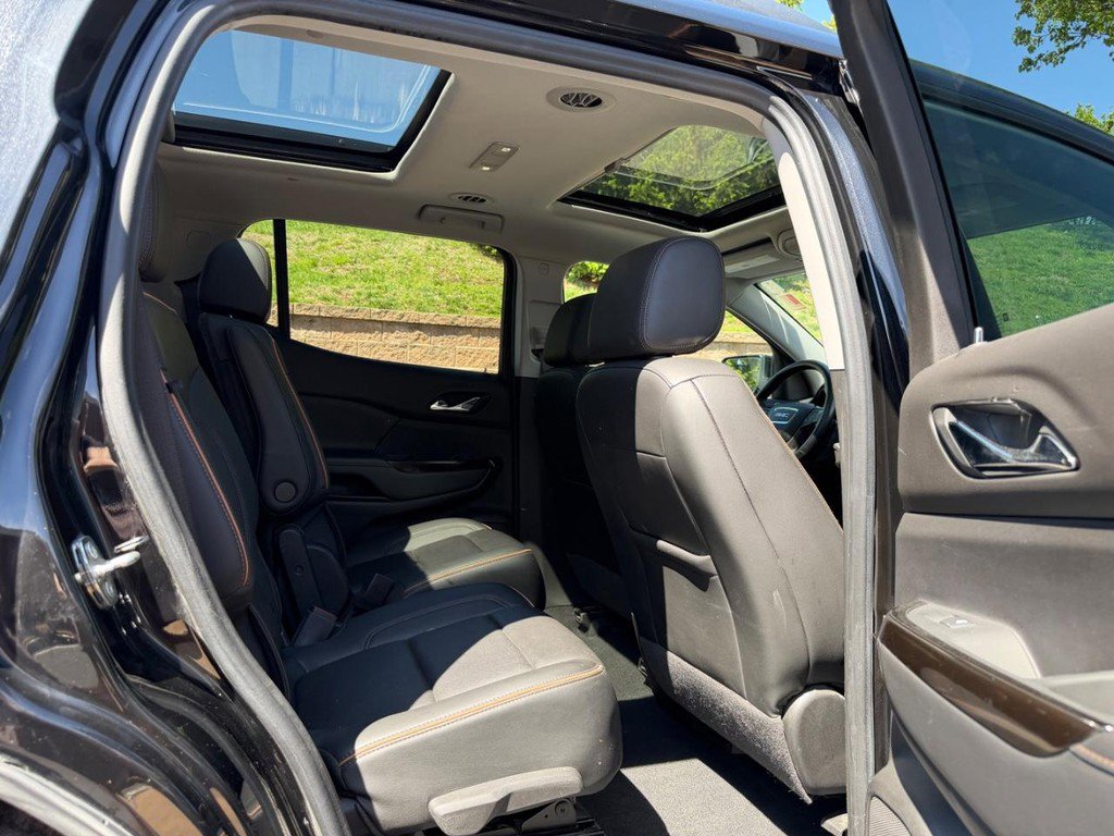 Used 2022 GMC Acadia AT4 w/ Technology Package AWD/4WD image 11