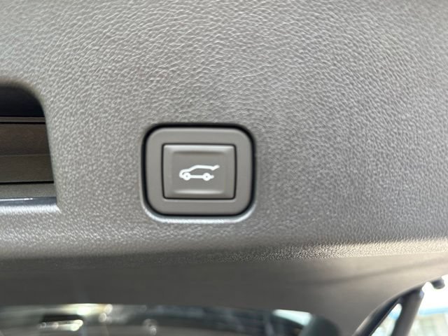 New 2026 Chevrolet Traverse RS w/ LPO, Floor Liner Package AWD/4WD image 15