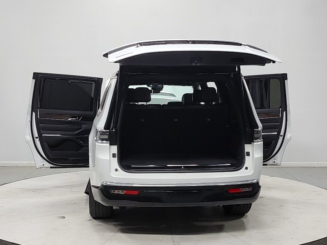 Used 2023 Jeep Grand Wagoneer 4WD image 14