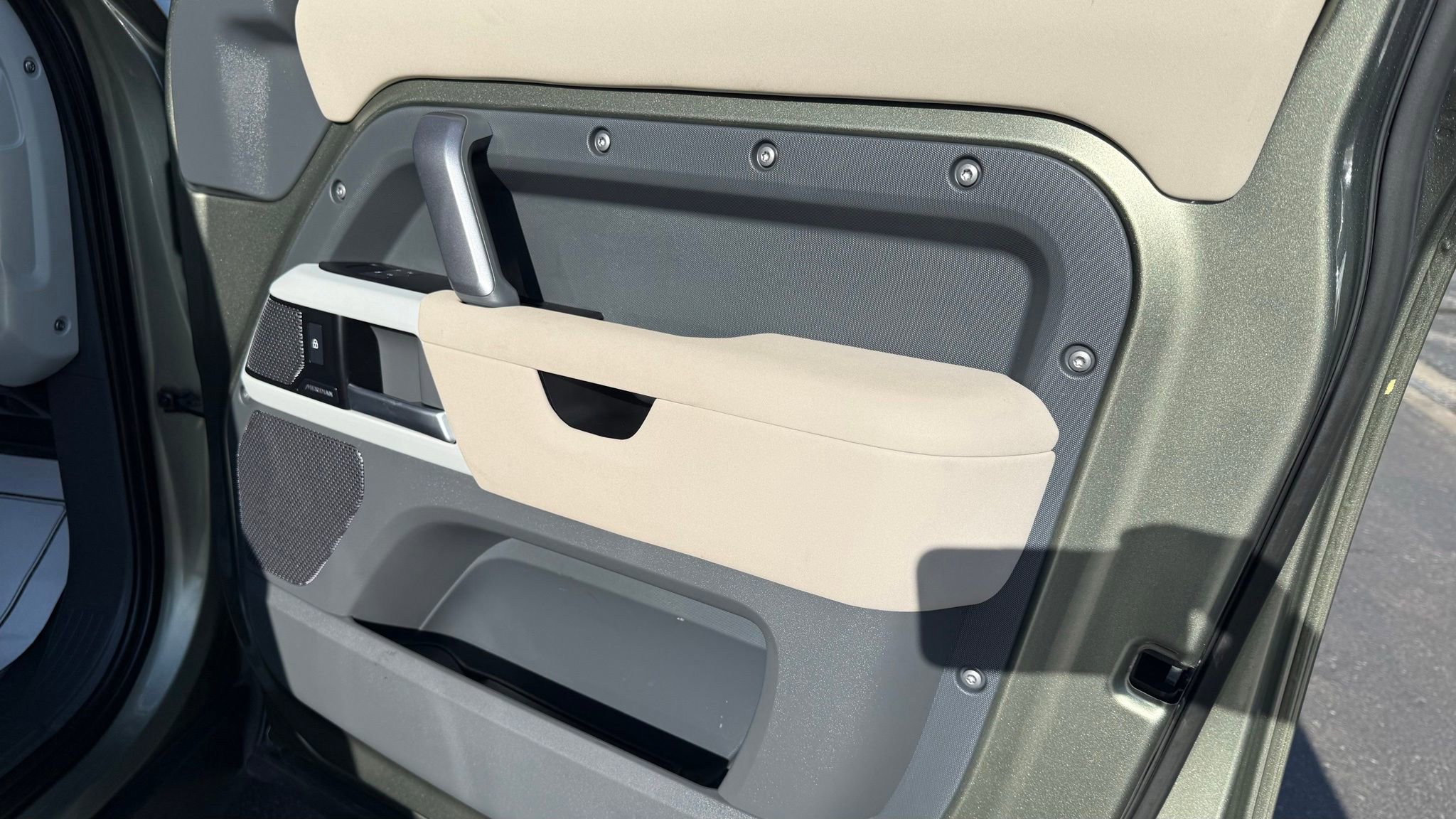 Used 2023 Land Rover Defender 110 X-Dynamic SE image 24