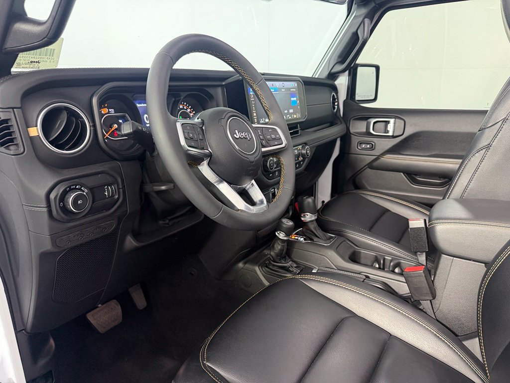 Used 2024 Jeep Wrangler Unlimited Sahara w/ Technology Group AWD/4WD image 12