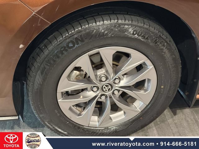 Certified 2023 Toyota Sienna LE FWD image 10