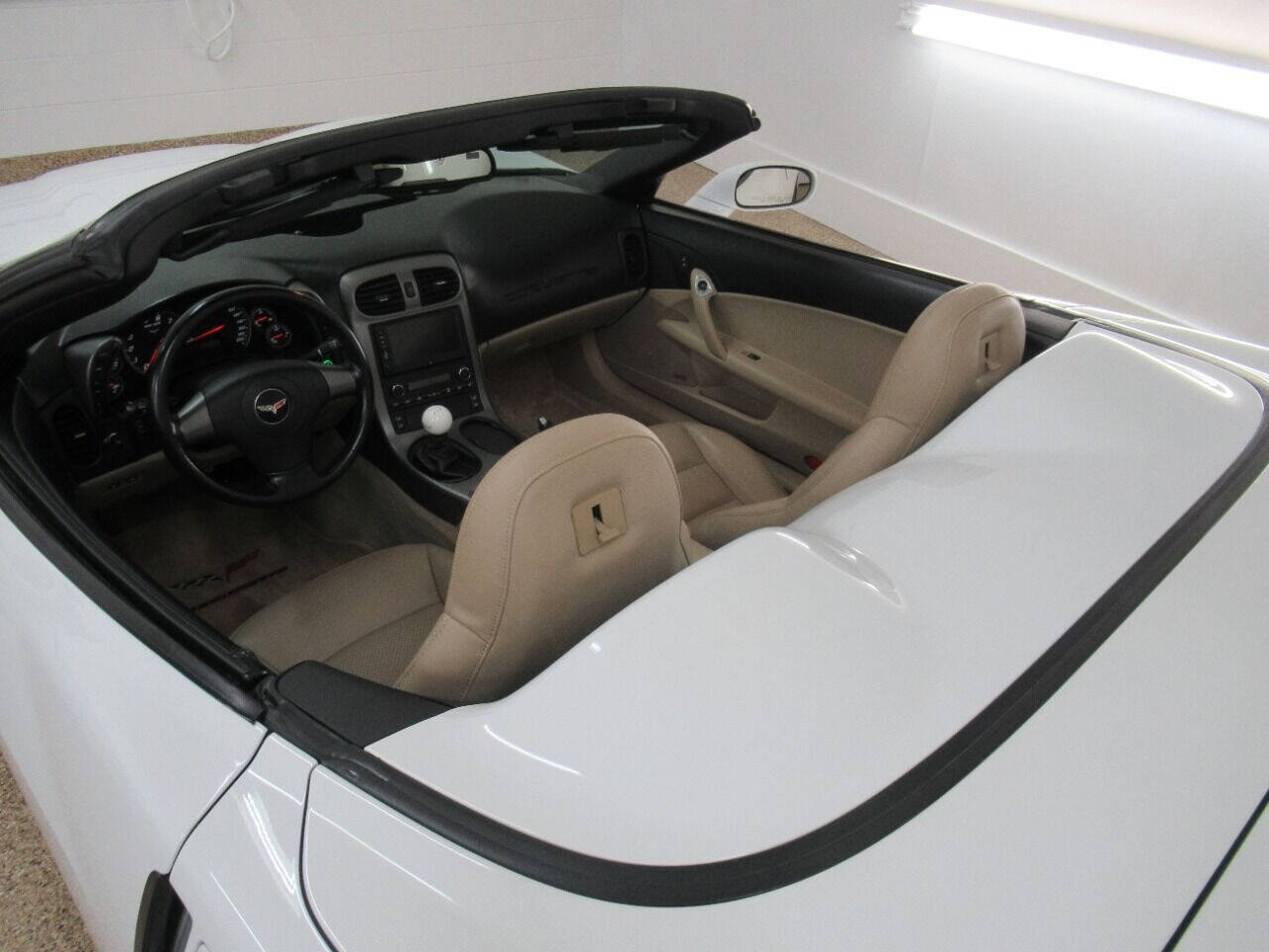 Used 2006 Chevrolet Corvette Convertible w/ Preferred Equipment Group RWD image 29