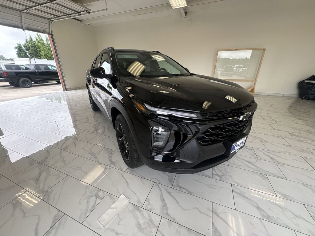 New 2026 Chevrolet Trax LT FWD image 2