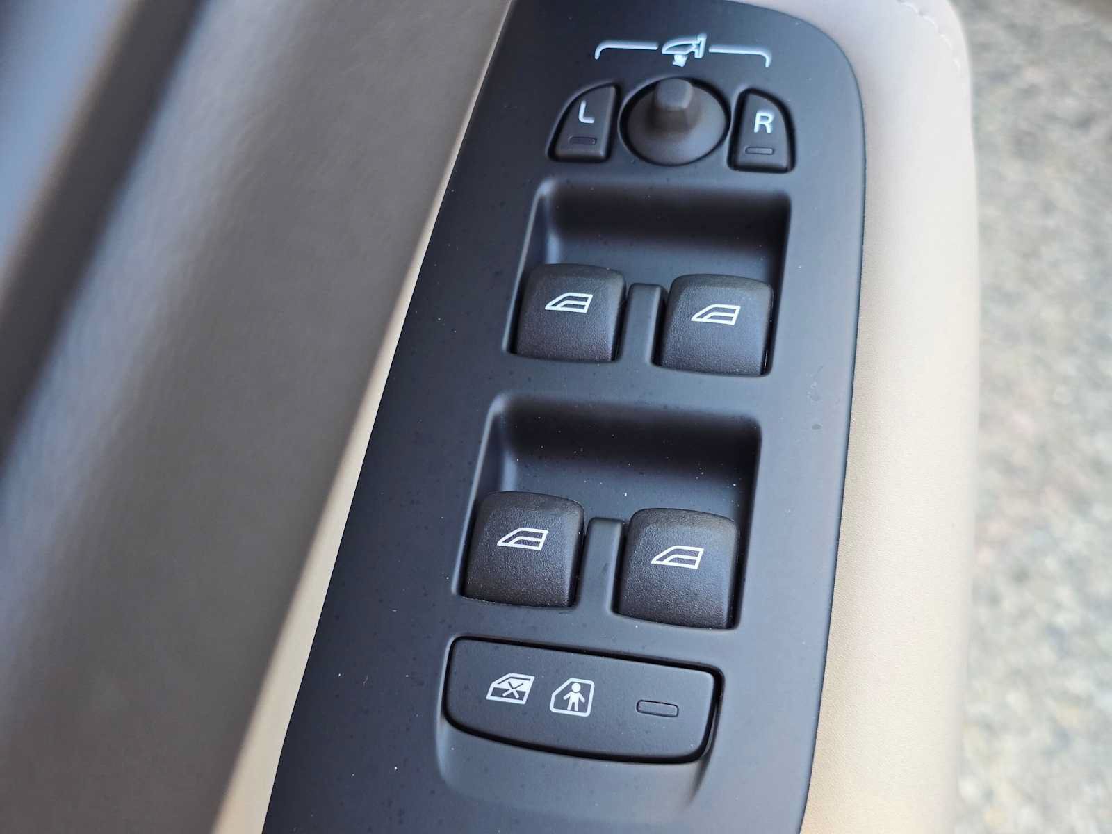 New 2027 Volvo XC60 B5 Plus AWD/4WD image 21