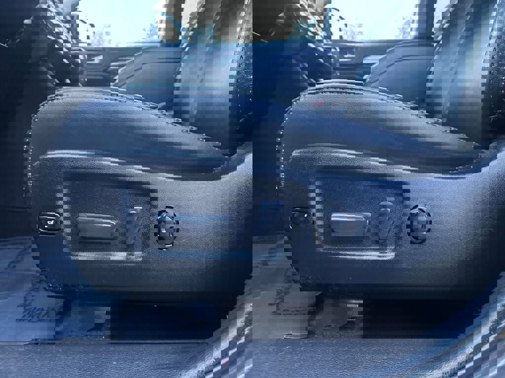 Used 2019 Toyota Highlander XLE image 10