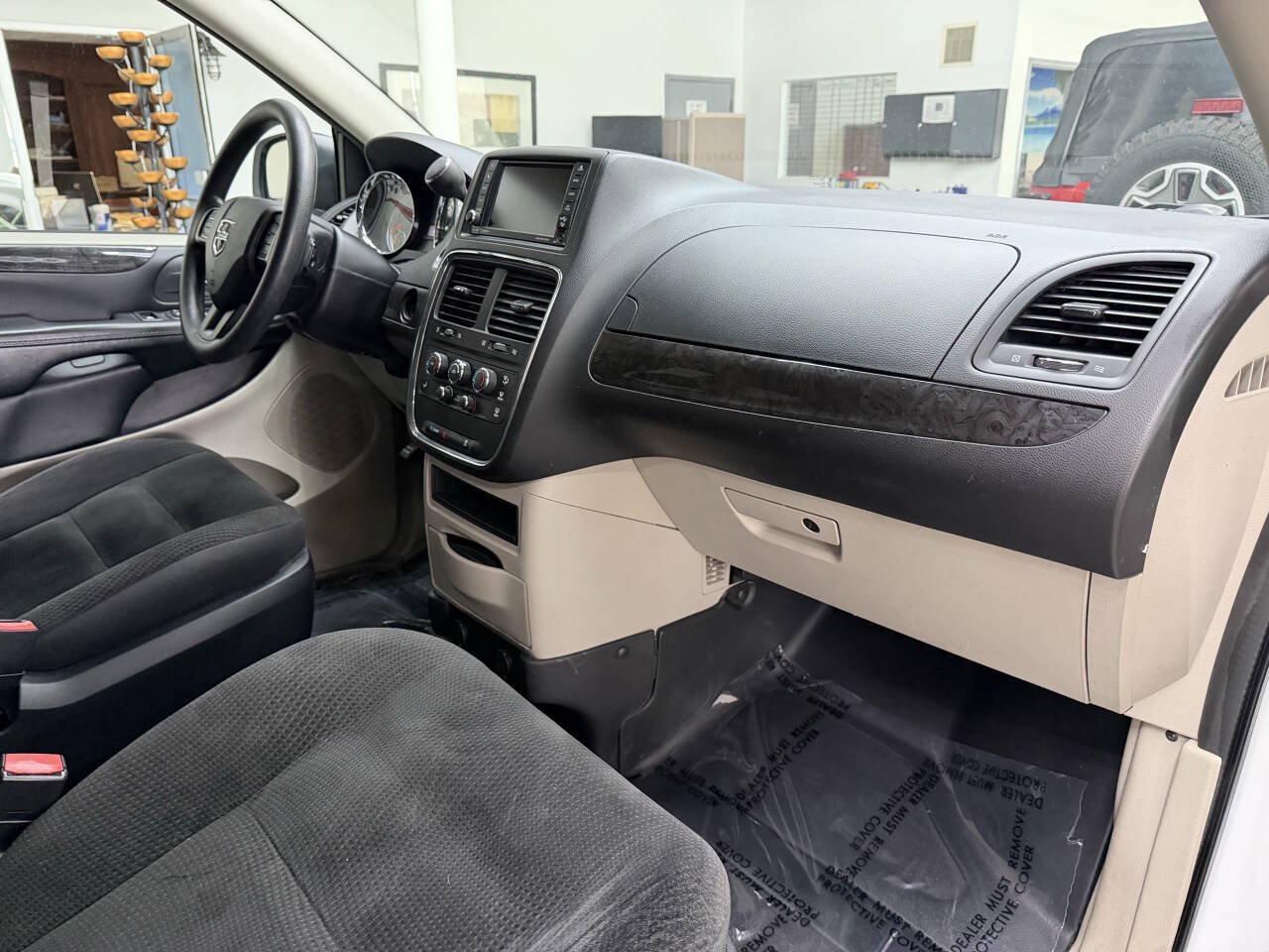 Used 2018 Dodge Grand Caravan SE FWD image 24