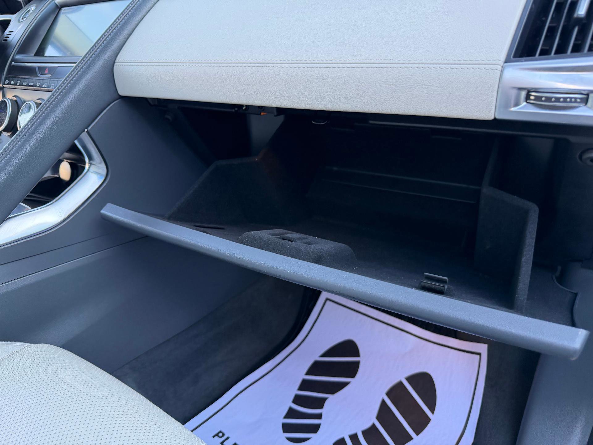 Used 2020 Jaguar E-PACE Sport Utility image 37