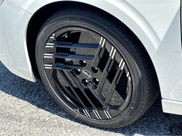 New 2026 Nissan Sentra SR w/ SR Premium Package FWD image 23