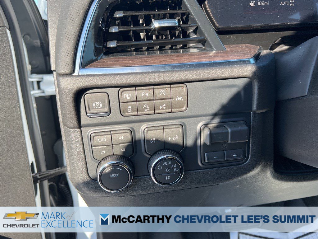 New 2026 Chevrolet Suburban Premier image 32