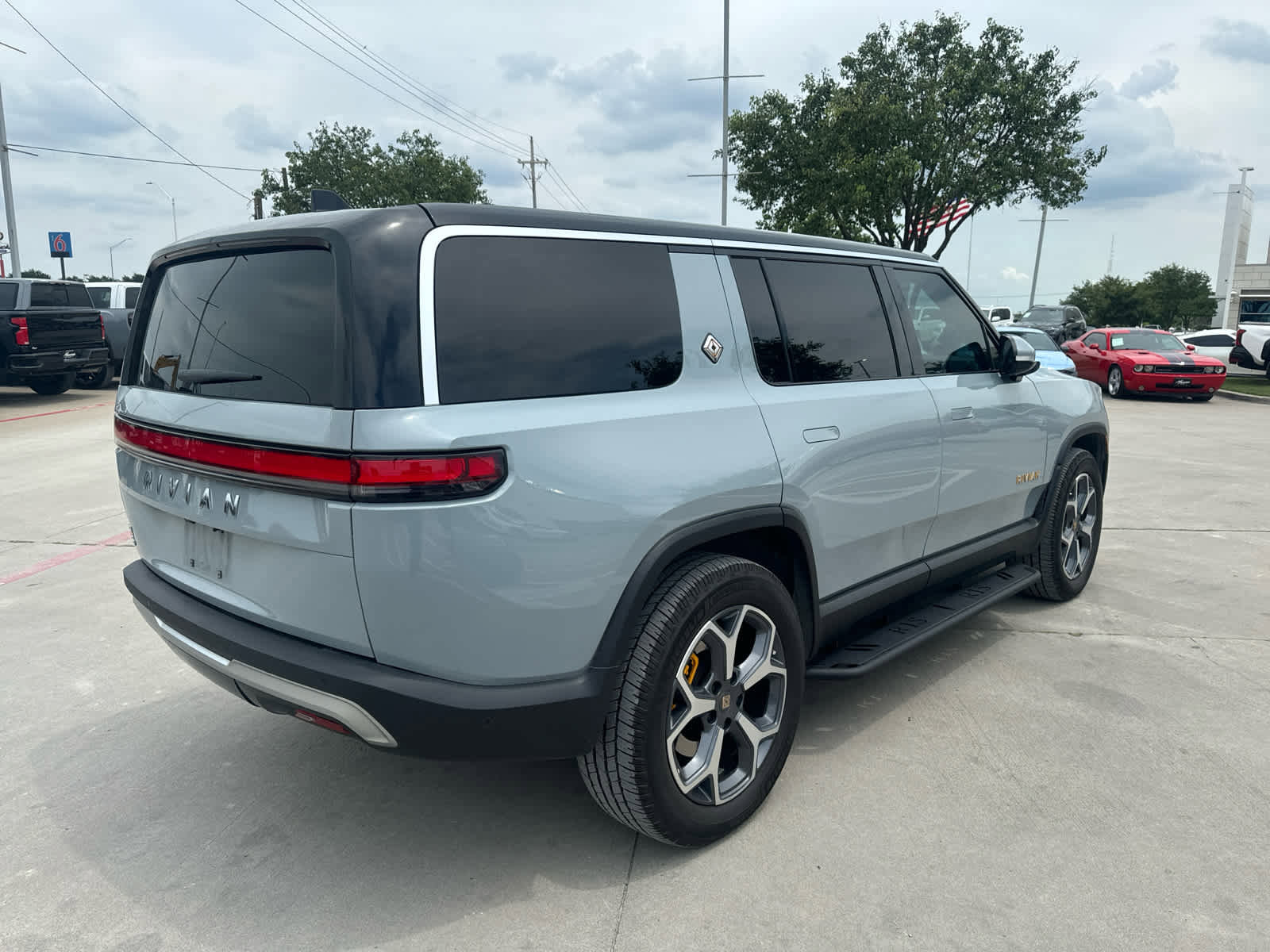 Used 2023 Rivian R1S Adventure AWD/4WD image 3